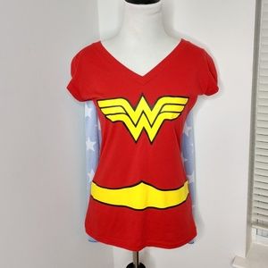 DC Comics Wonder Woman T-Shirt w/ Cape